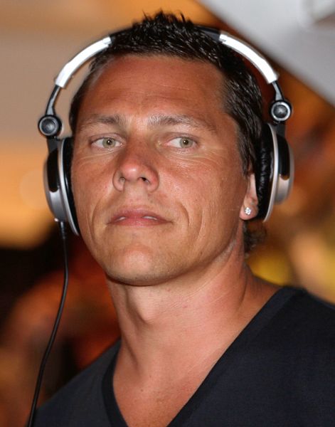 02-dj-tiesto-100407.jpg