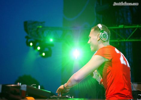 dj-tiesto-live-wall.jpg