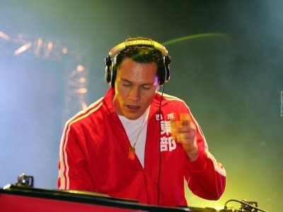 dj_tiesto_wallpaper_2_xxl.jpg